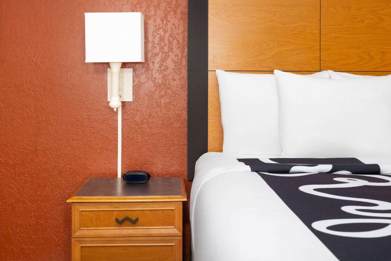 | La Quinta Inn by Wyndham Pittsburgh Airport