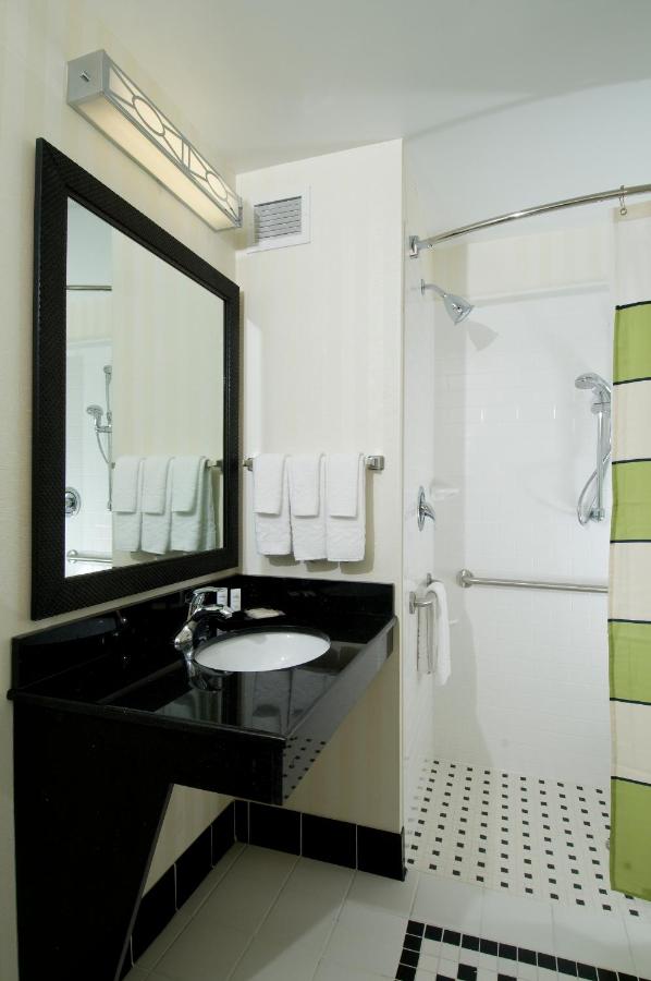 | Fairfield Inn & Suites Verona