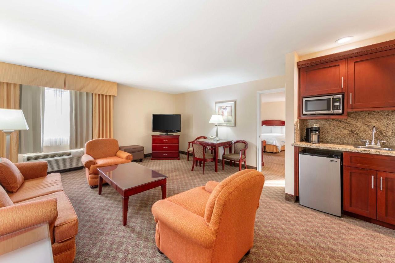 King Suite with Hot Tub - Non-Smoking at Best Western Plus West Covina Inn