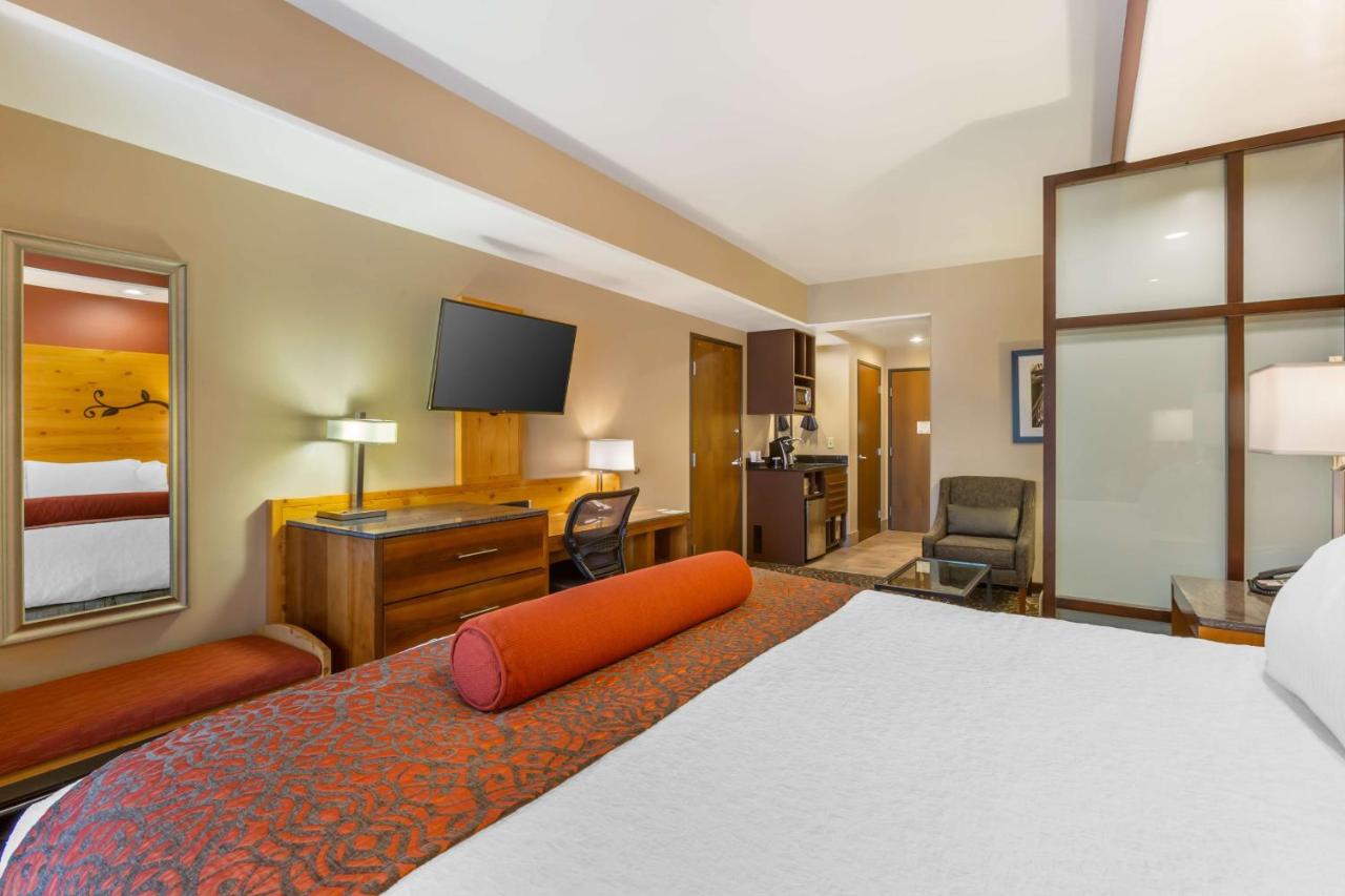 King Room with Balcony and Mountain View at Best Western Premier Ivy Inn & Suites