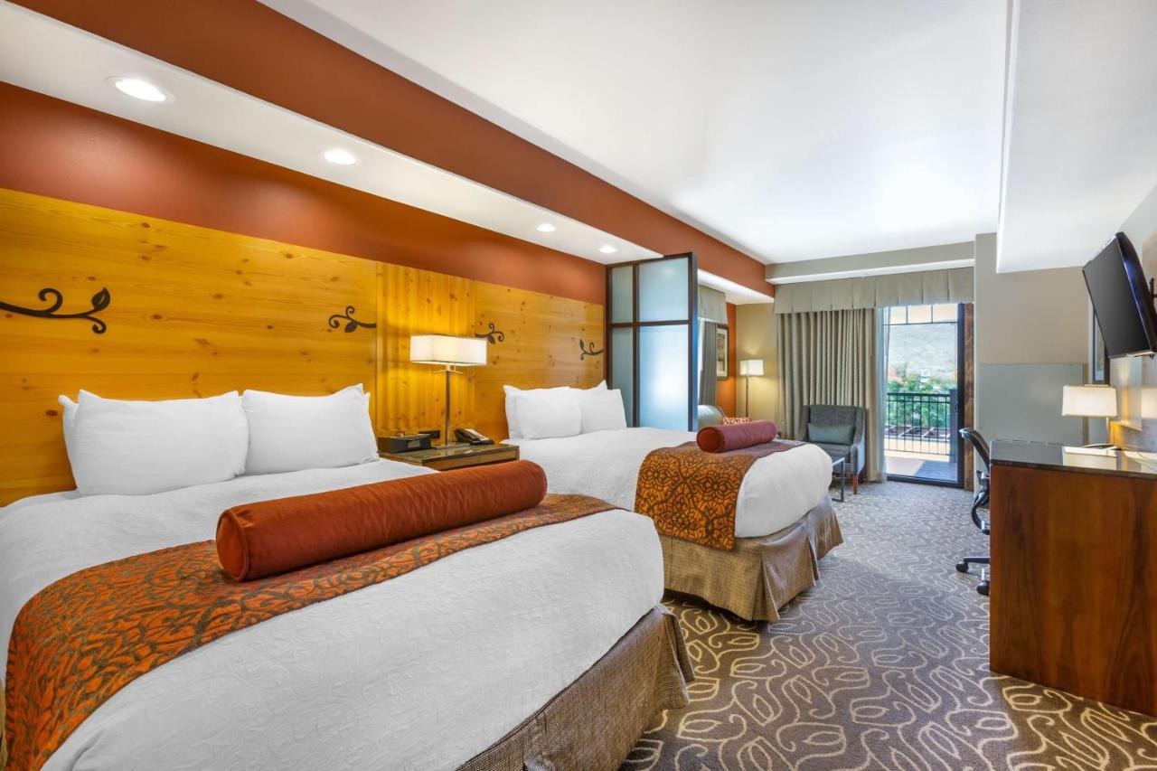 Queen Suite with Roll in Shower - Disability Access at Best Western Premier Ivy Inn & Suites