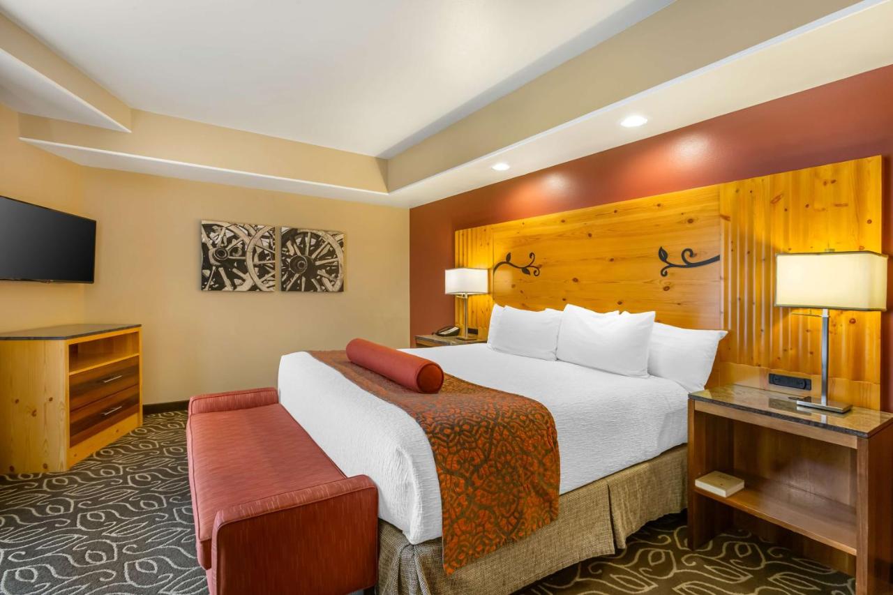 King Suite with Balcony at Best Western Premier Ivy Inn & Suites