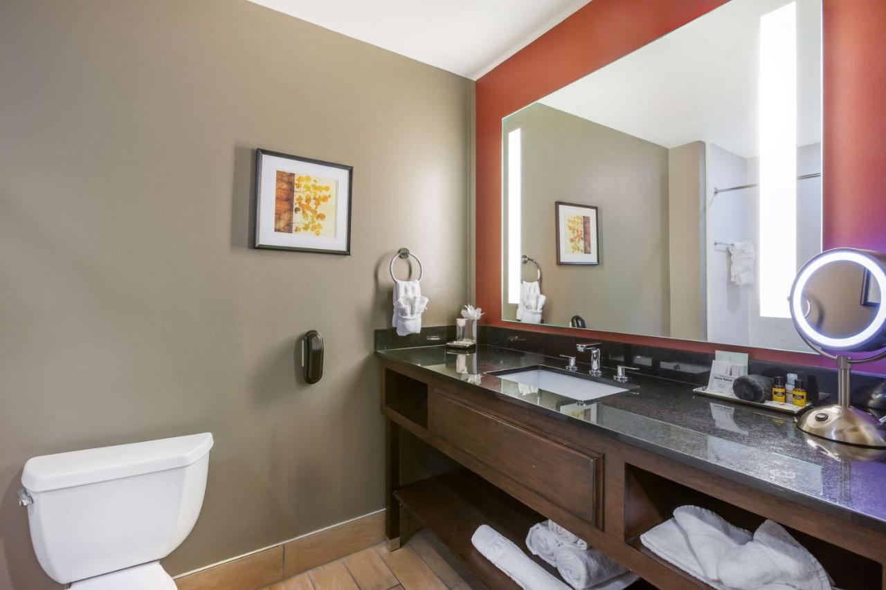 | Best Western Premier Ivy Inn & Suites