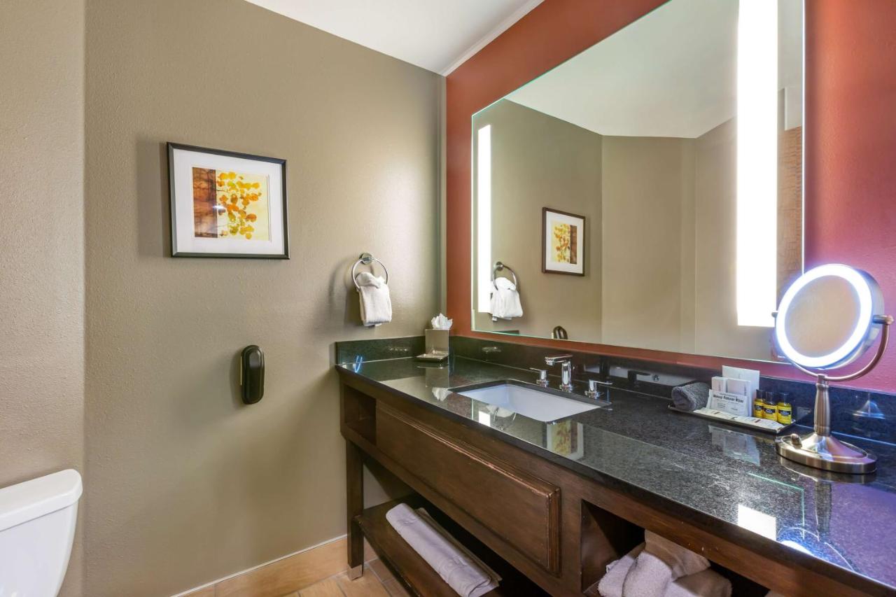 | Best Western Premier Ivy Inn & Suites