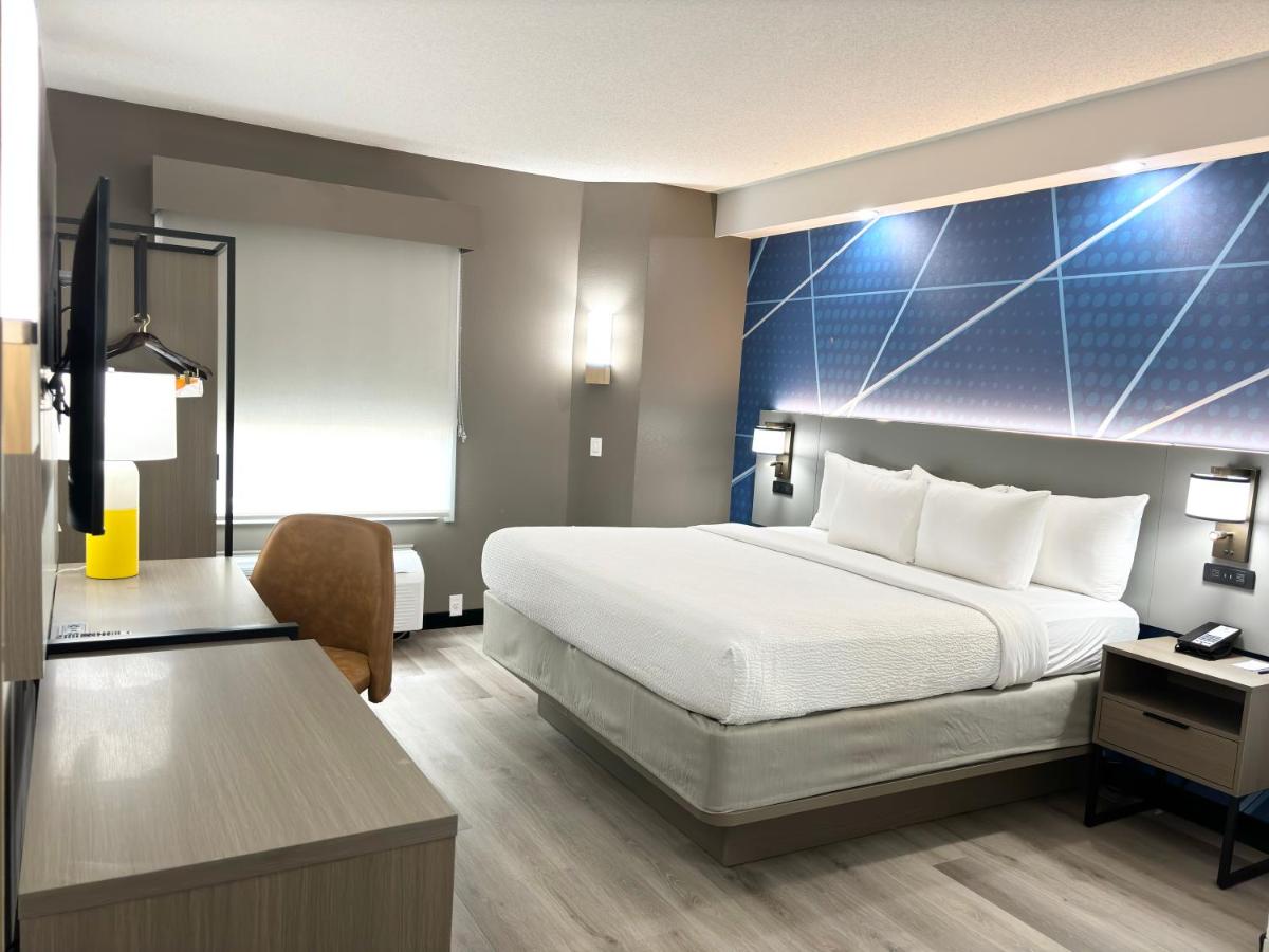 King Room - Non-Smoking at Comfort Inn Marietta-Atlanta near Ballpark/Galleria