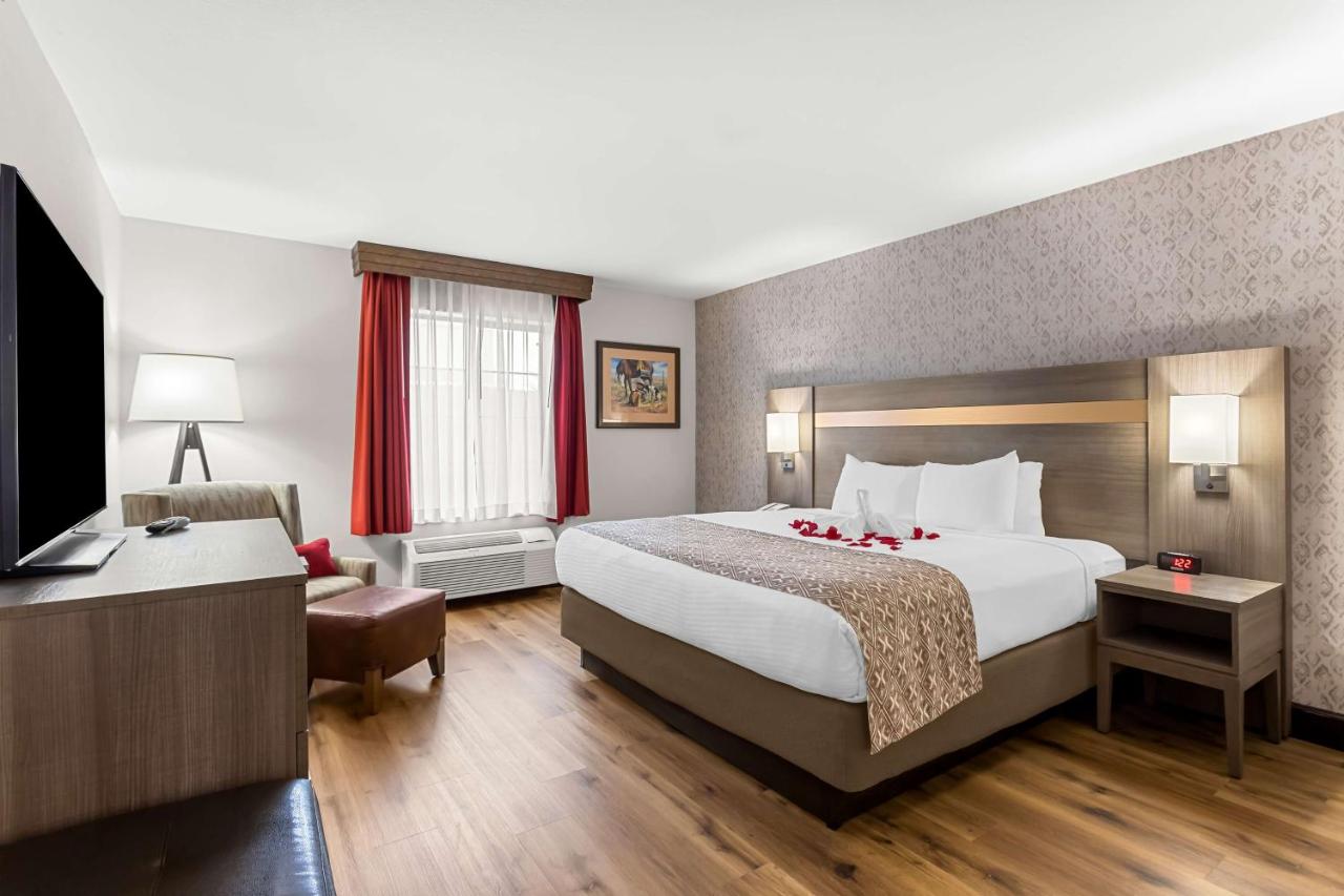 King Suite with Sofa Bed - Non-Smoking at Best Western Moriarty Heritage Inn