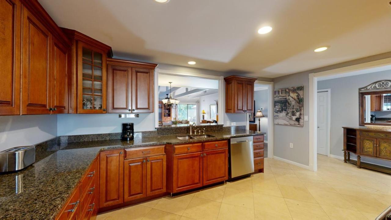  | 646 Queens Grant