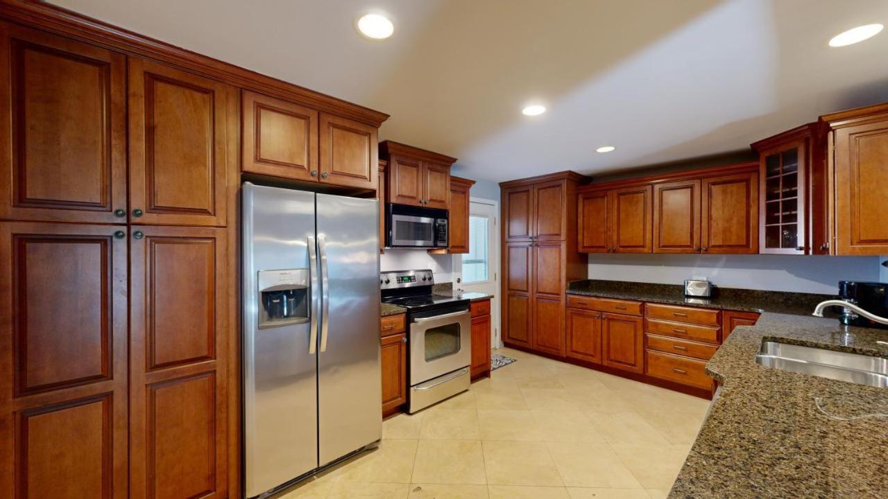  | 646 Queens Grant