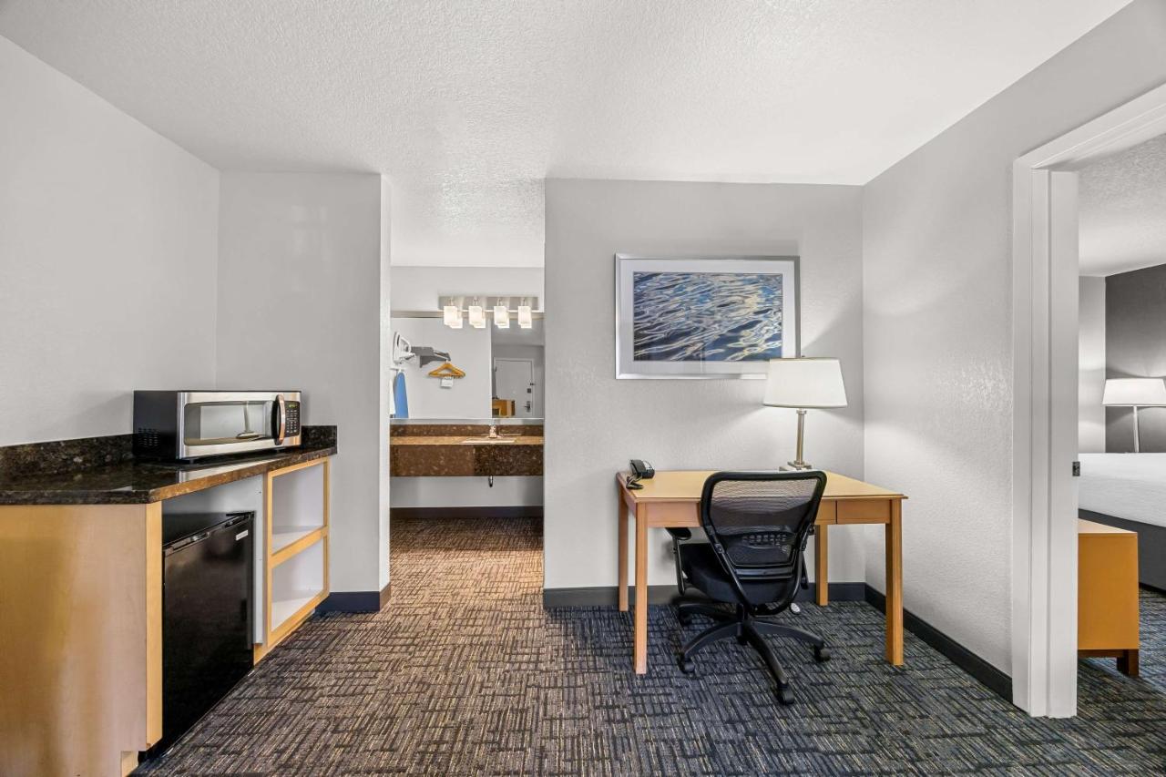 King Suite - Non-Smoking at Best Western Horizon Inn