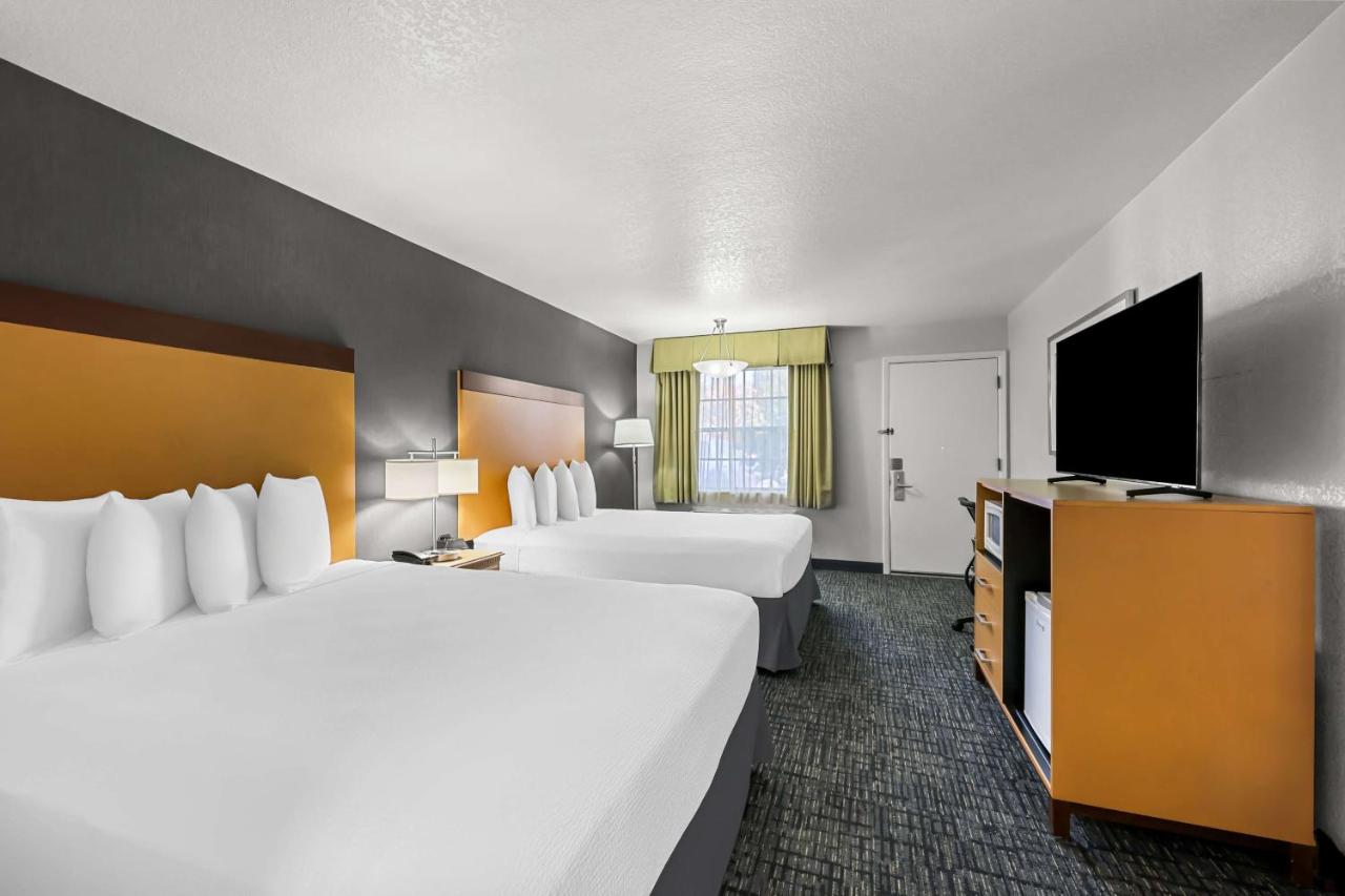 Queen Room with Two Queen Beds - Disability Access/Non-Smoking at Best Western Horizon Inn