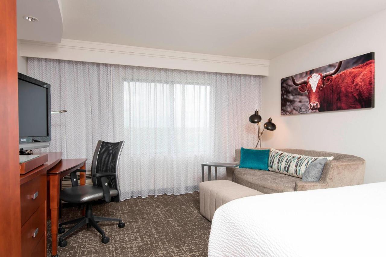 King Room with Sofa Bed at Courtyard by Marriott San Antonio North/Stone Oak at Legacy