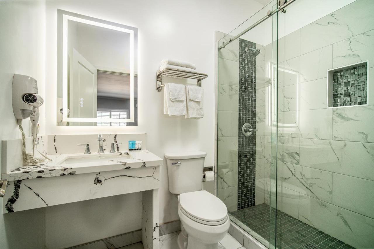 Queen Room with Two Queen Beds - Non-Smoking at Rodeway Inn & Suites Pasadena