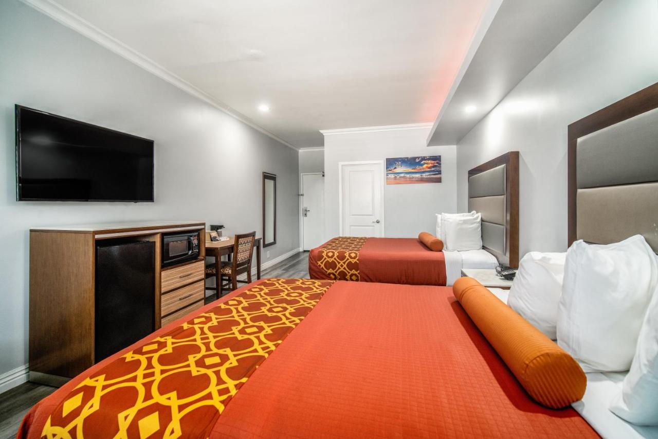 Queen Room with Two Queen Beds - Non-Smoking at Rodeway Inn & Suites Pasadena