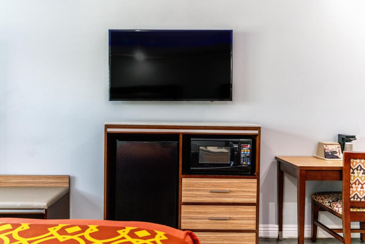 Queen Room with Two Queen Beds - Non-Smoking at Rodeway Inn & Suites Pasadena