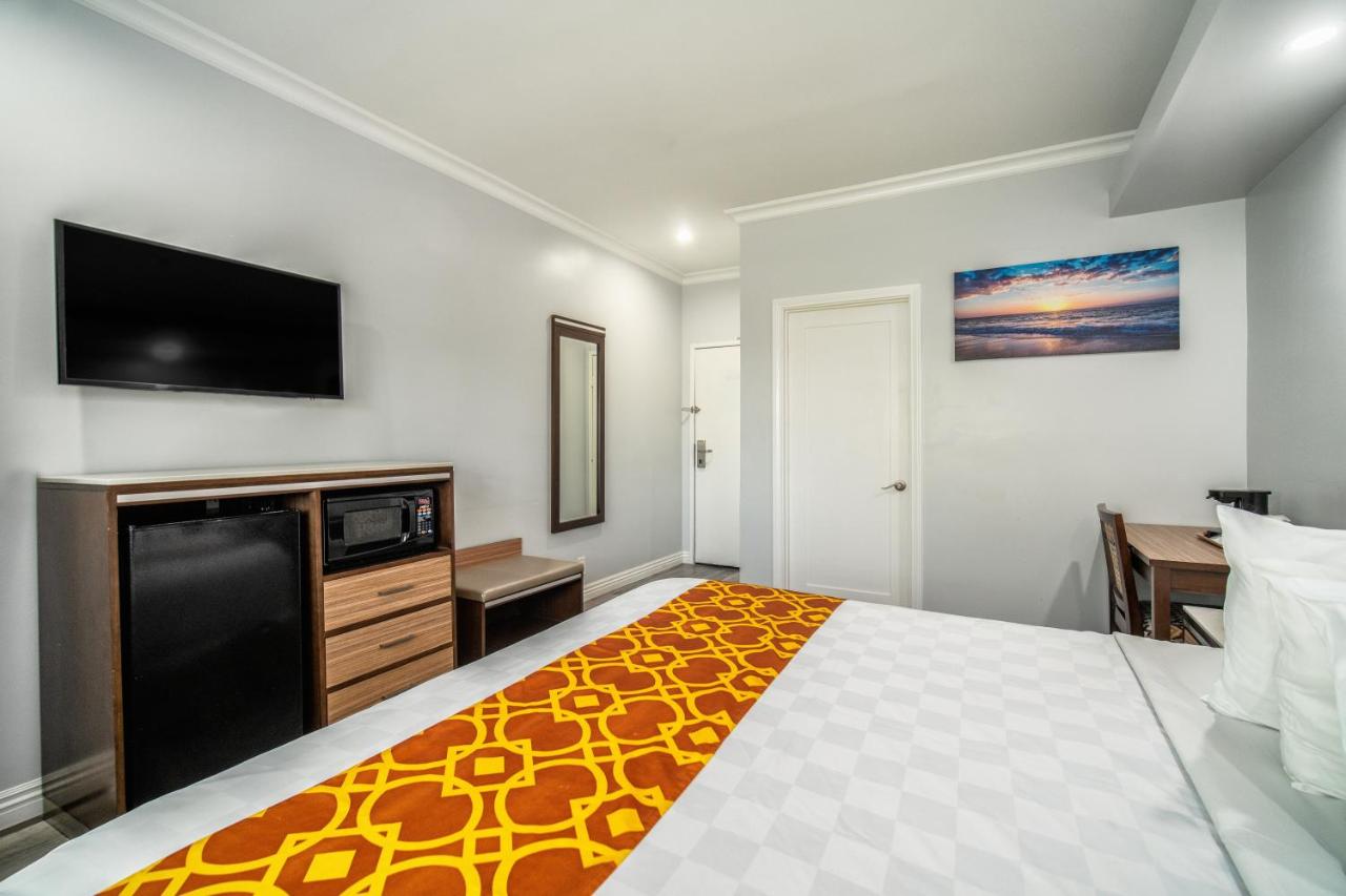 Queen Room - Non-Smoking at Rodeway Inn & Suites Pasadena