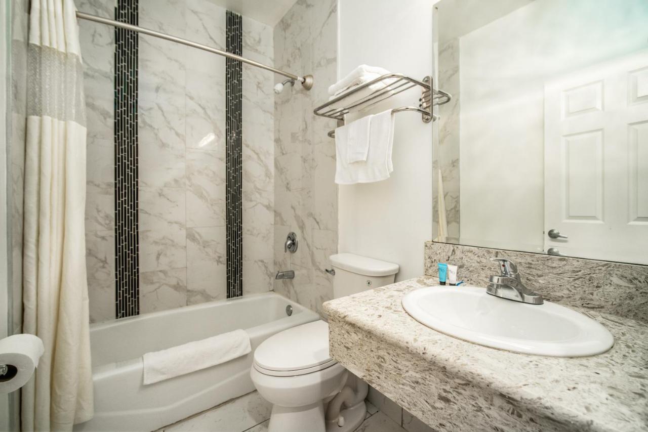 King Room with Hot Tub - Non-Smoking at Rodeway Inn & Suites Pasadena