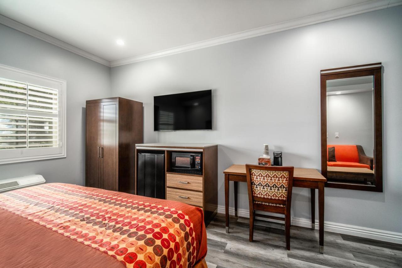 King Room - Accessible/Non-Smoking at Rodeway Inn & Suites Pasadena