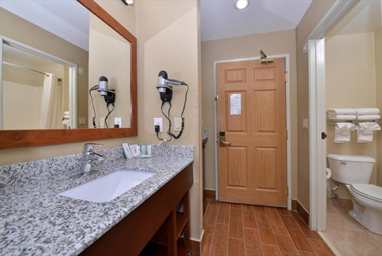 King Room - Non-Smoking at Comfort Inn & Suites Cedar Rapids North - Collins Road