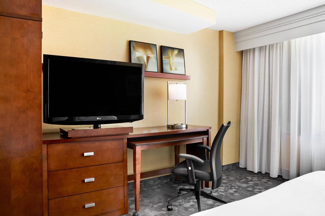 | Courtyard by Marriott Newark Downtown