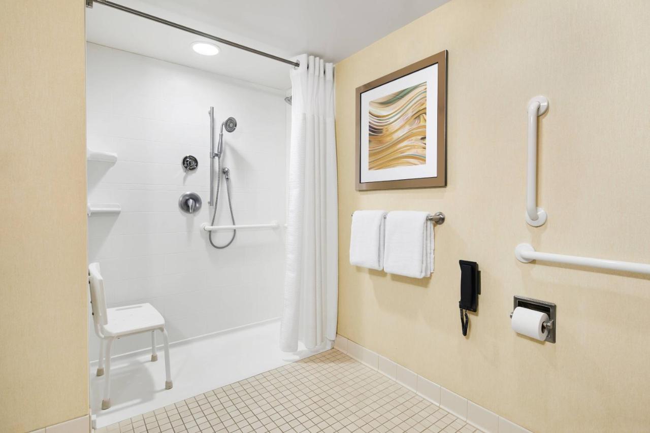 | Courtyard by Marriott Newark Downtown