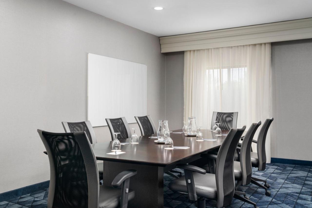 | Courtyard Richmond North/Glen Allen