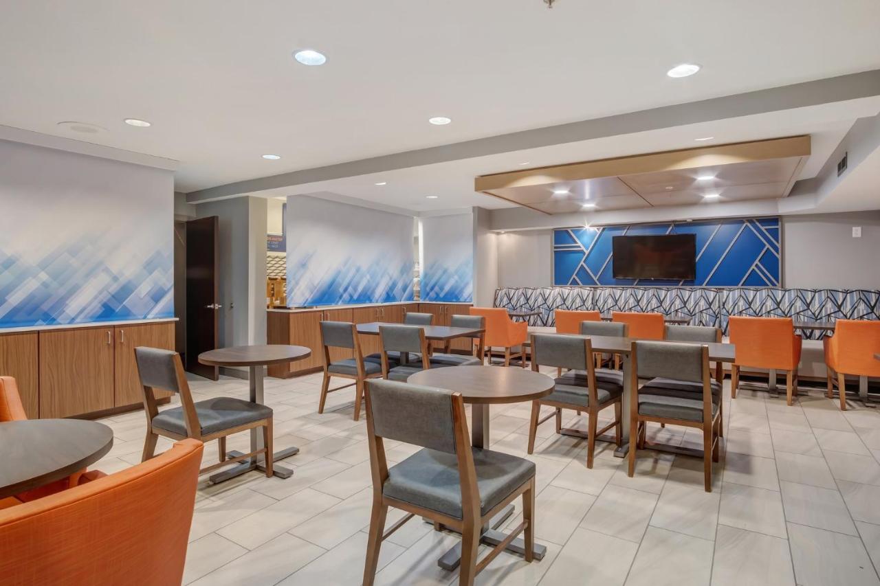 | Holiday Inn Express Portland East - Troutdale, an IHG Hotel