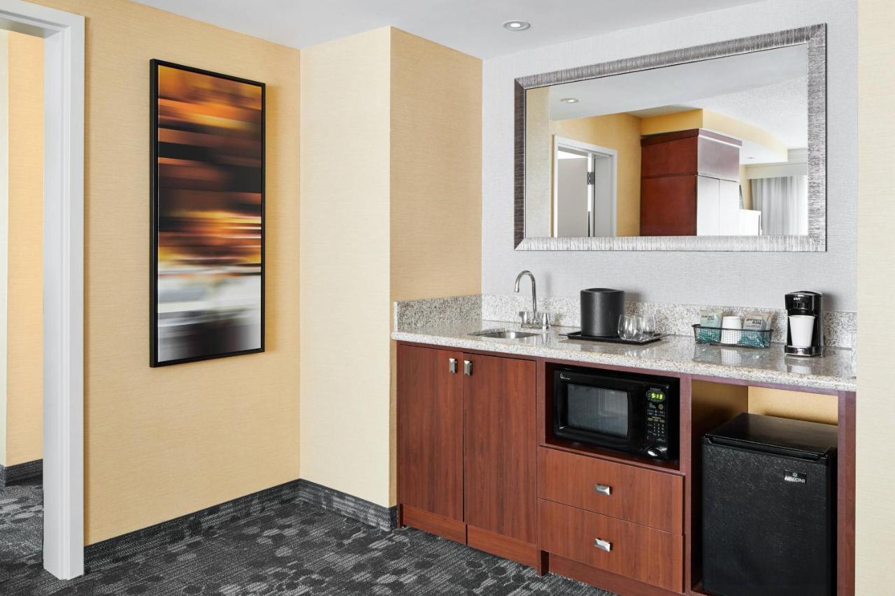 King Suite at Courtyard by Marriott Newark Downtown