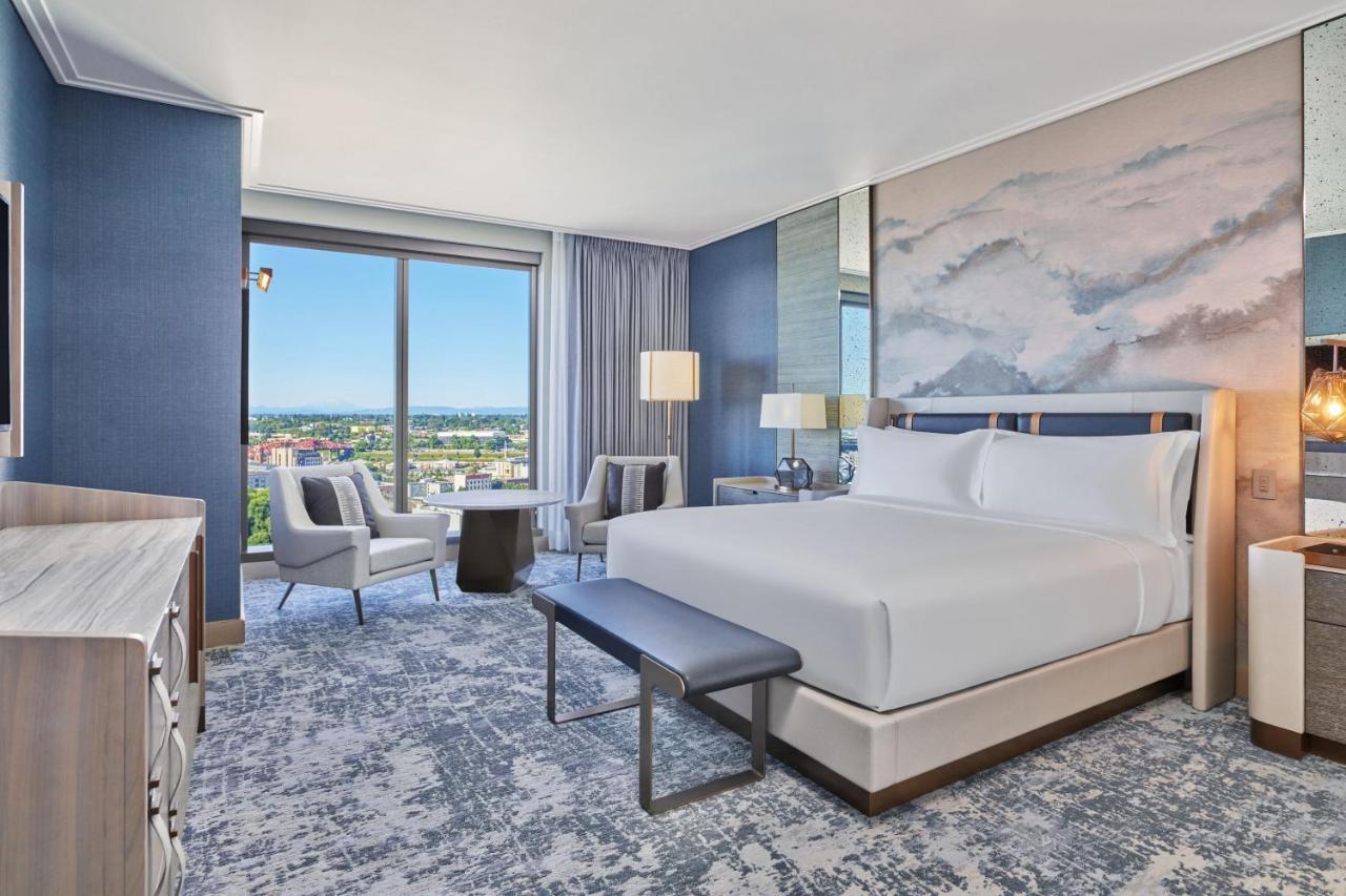 Deluxe King Room with Mountain View - High Floor at The Ritz-Carlton, Portland