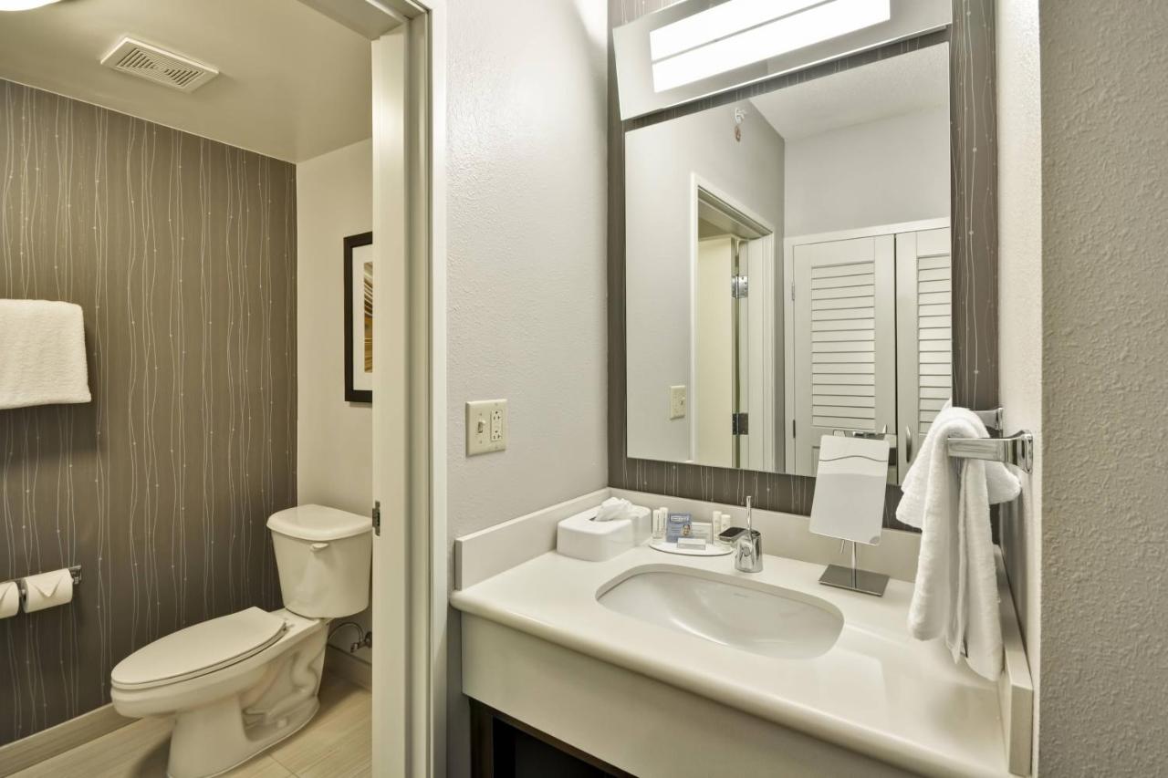 Double Room with Two Double Beds at Courtyard by Marriott Dalton