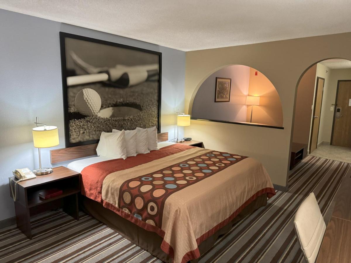 | Super 8 by Wyndham Winfield-Quail Ridge Area