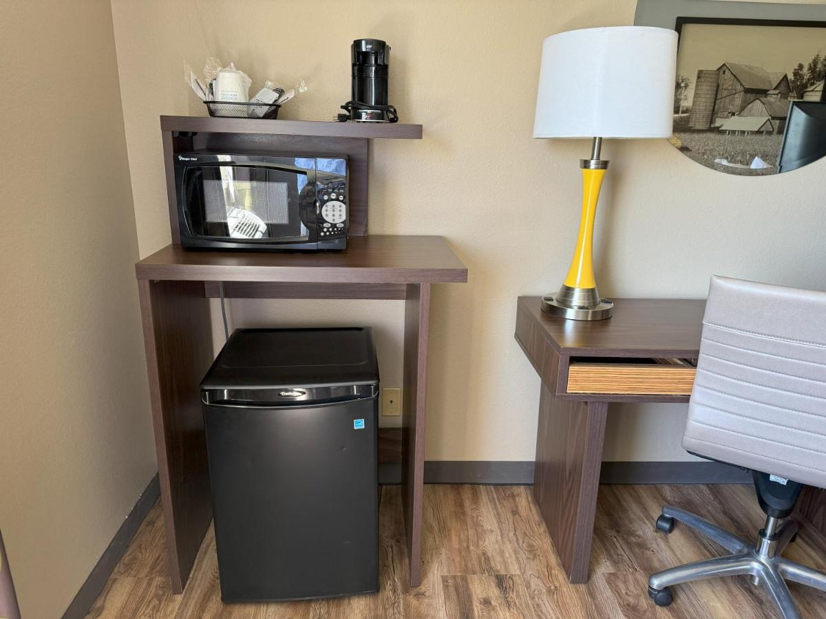 | Super 8 by Wyndham Winfield-Quail Ridge Area