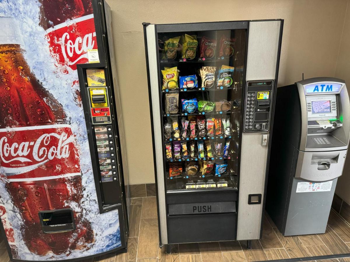 | Super 8 by Wyndham Winfield-Quail Ridge Area