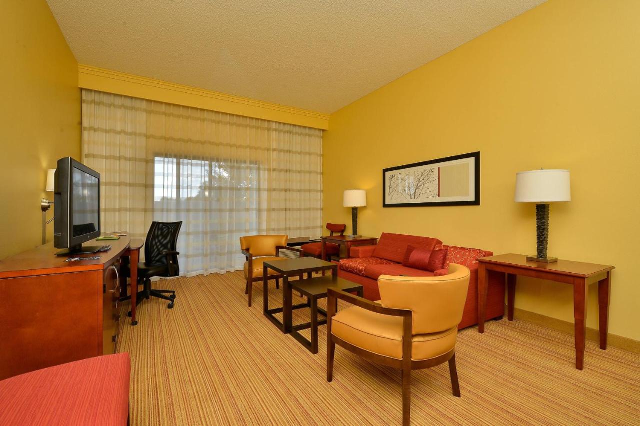 | Courtyard by Marriott Bentonville