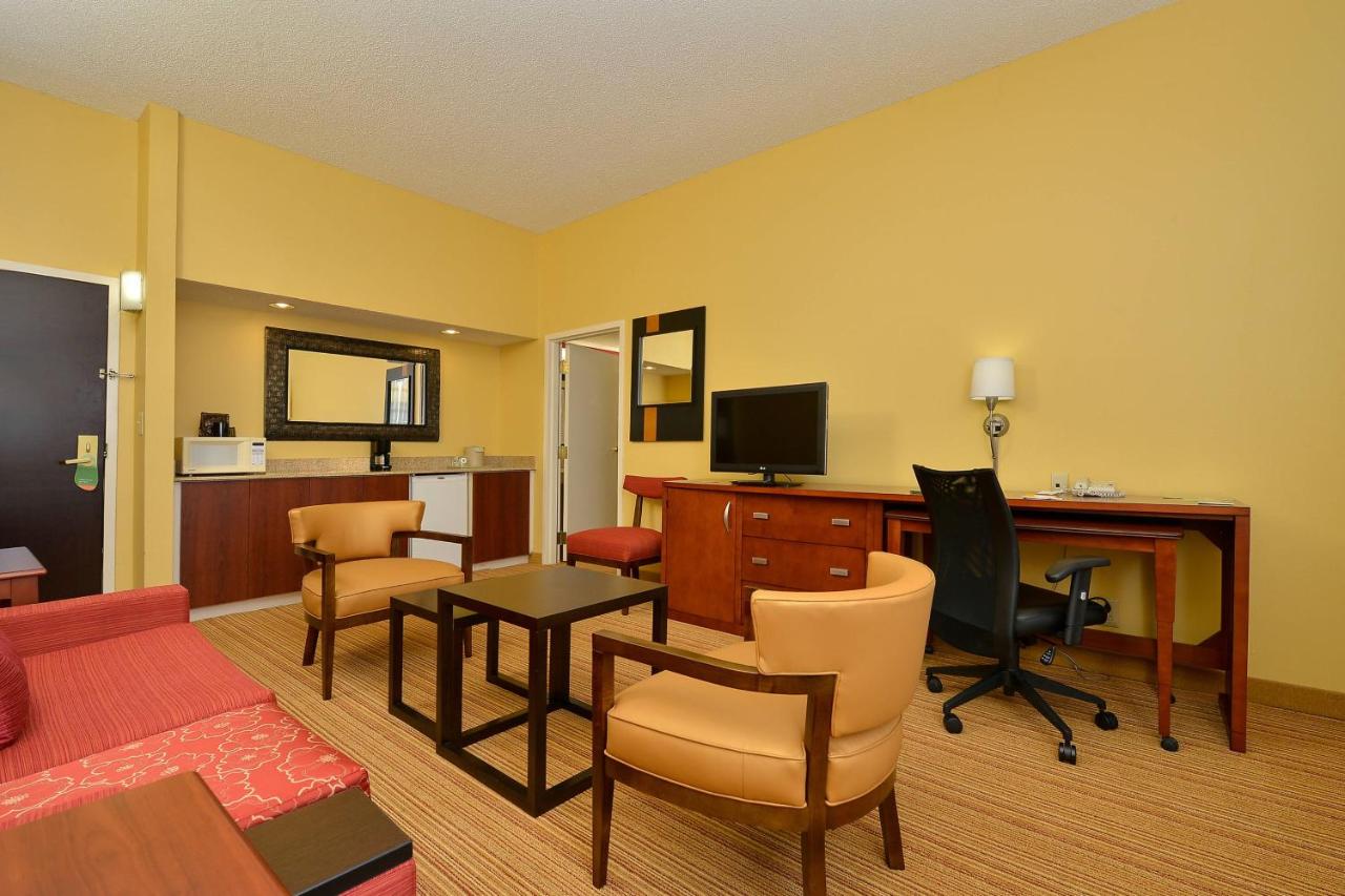 | Courtyard by Marriott Bentonville
