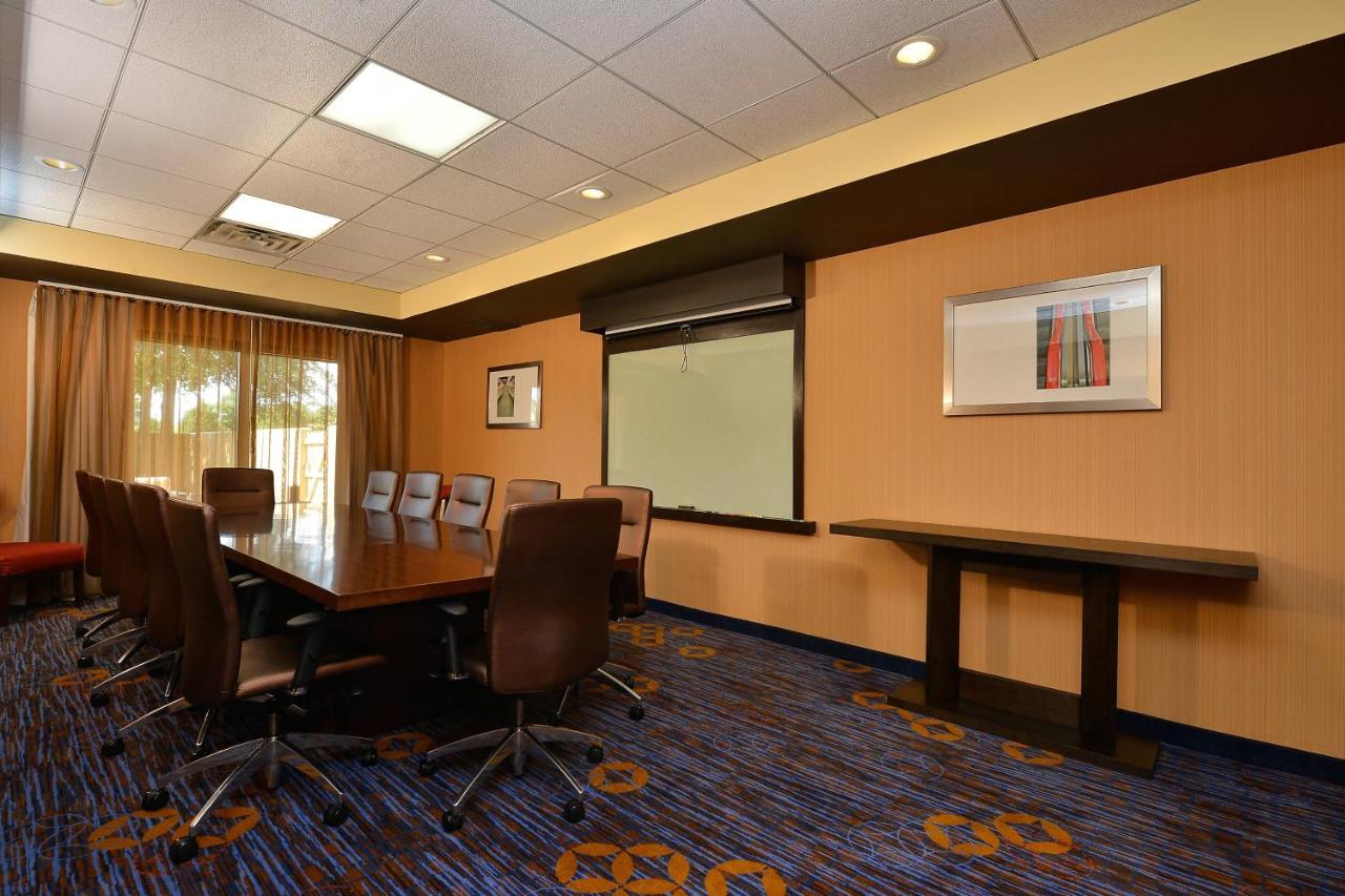| Courtyard by Marriott Bentonville
