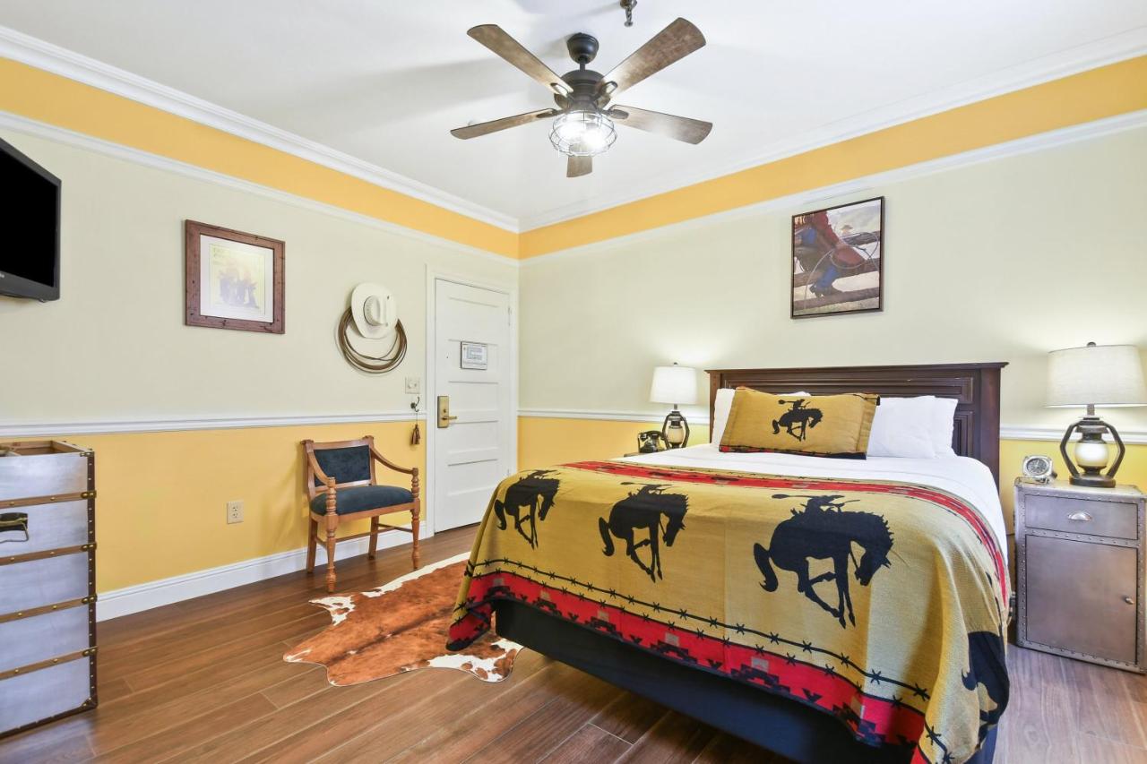 Classic Queen Room with No View at Hotel St. Michael, BW Premier Collection