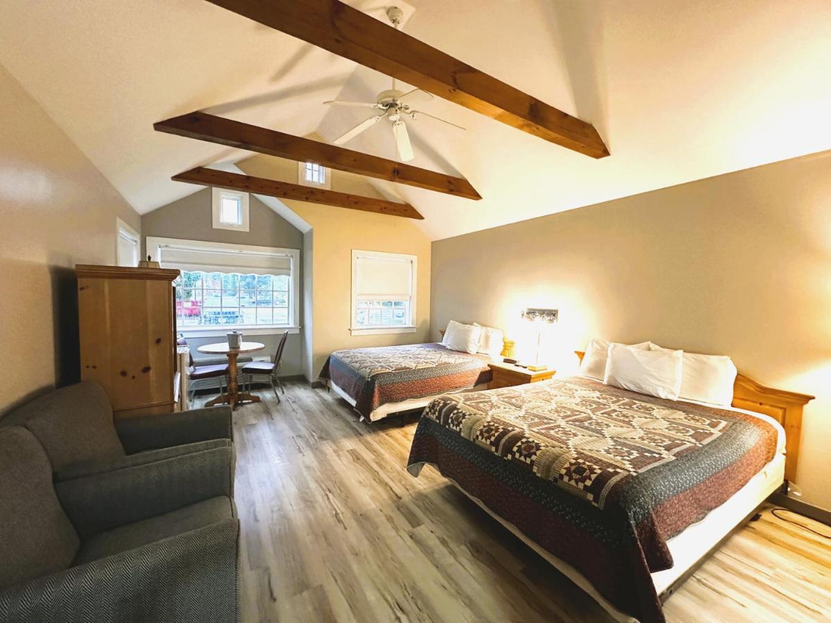 | Spruce Lane Lodge and Cottages