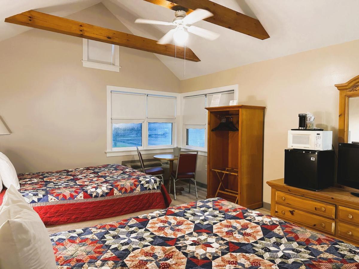 | Spruce Lane Lodge and Cottages