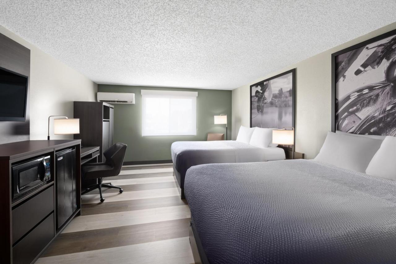 | Super 8 by Wyndham Conrad