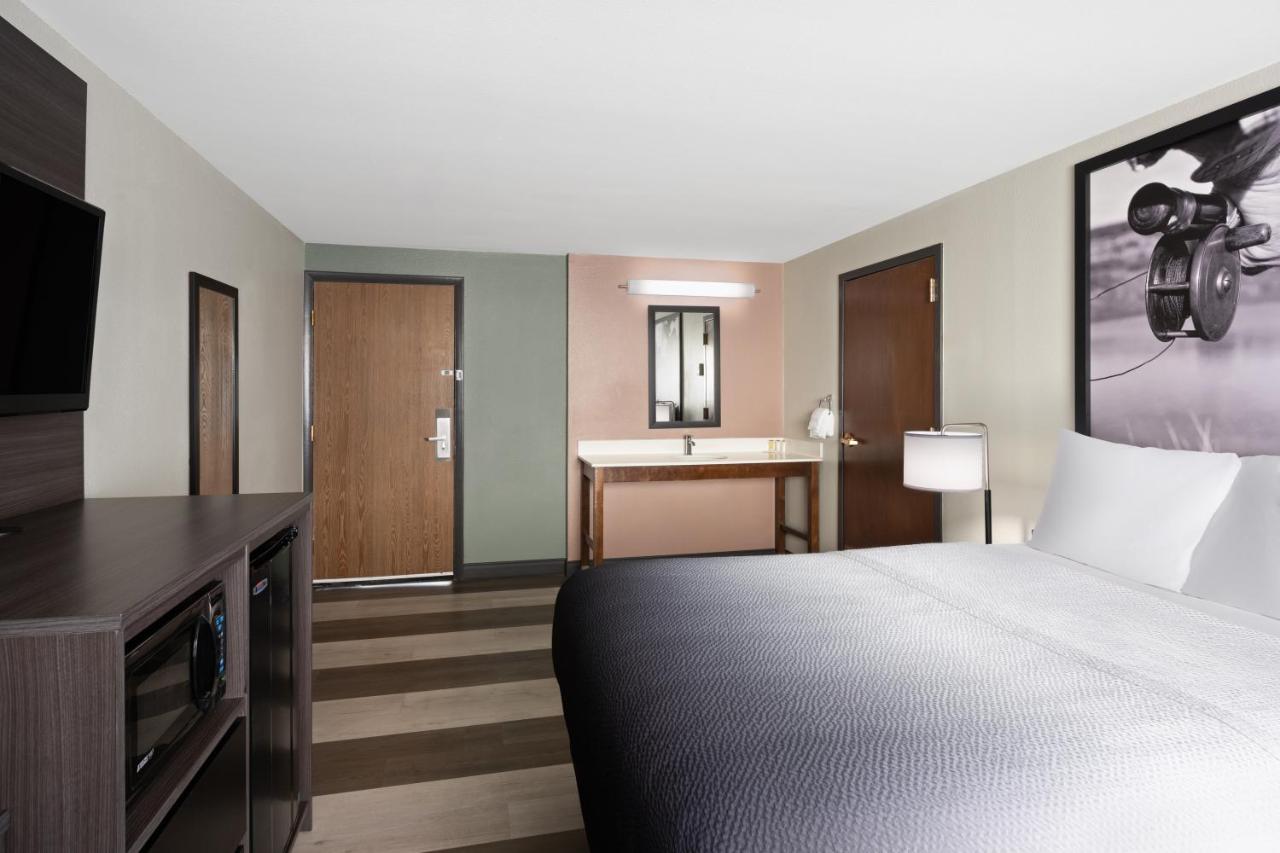 | Super 8 by Wyndham Conrad