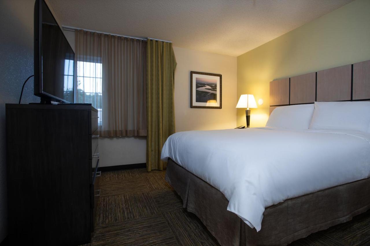 | Candlewood Suites Colonial Heights Fort Lee, an IHG Hotel