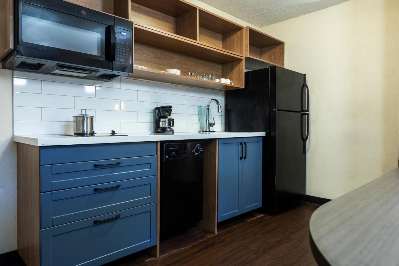 One-Bedroom Queen Suite - Disability Access/Non-Smoking at Candlewood Suites Colonial Heights Fort Lee, an IHG Hotel