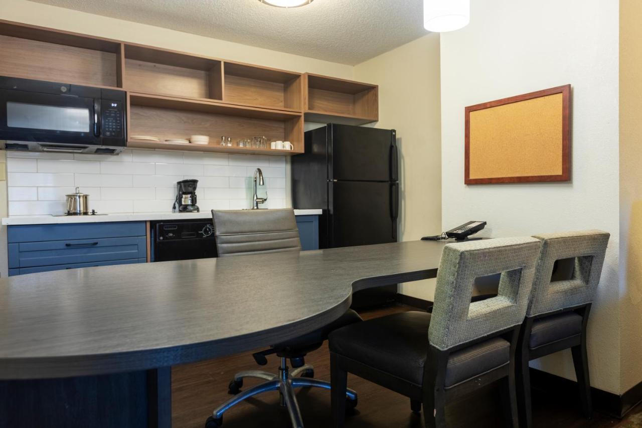 | Candlewood Suites Colonial Heights Fort Lee, an IHG Hotel