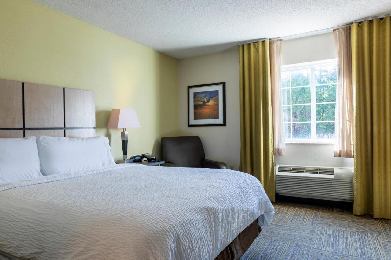Queen Studio - Disability Access/Non-Smoking at Candlewood Suites Colonial Heights Fort Lee, an IHG Hotel