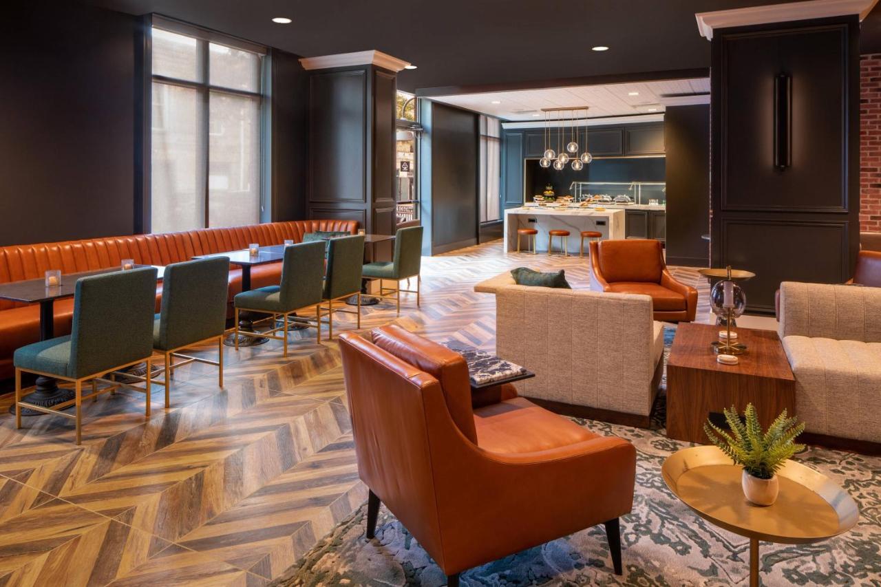 Junior Suite at New Orleans Marriott Warehouse Arts District