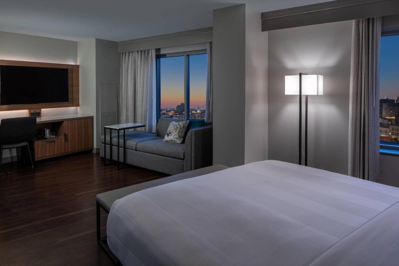Larger, King Room at New Orleans Marriott Warehouse Arts District