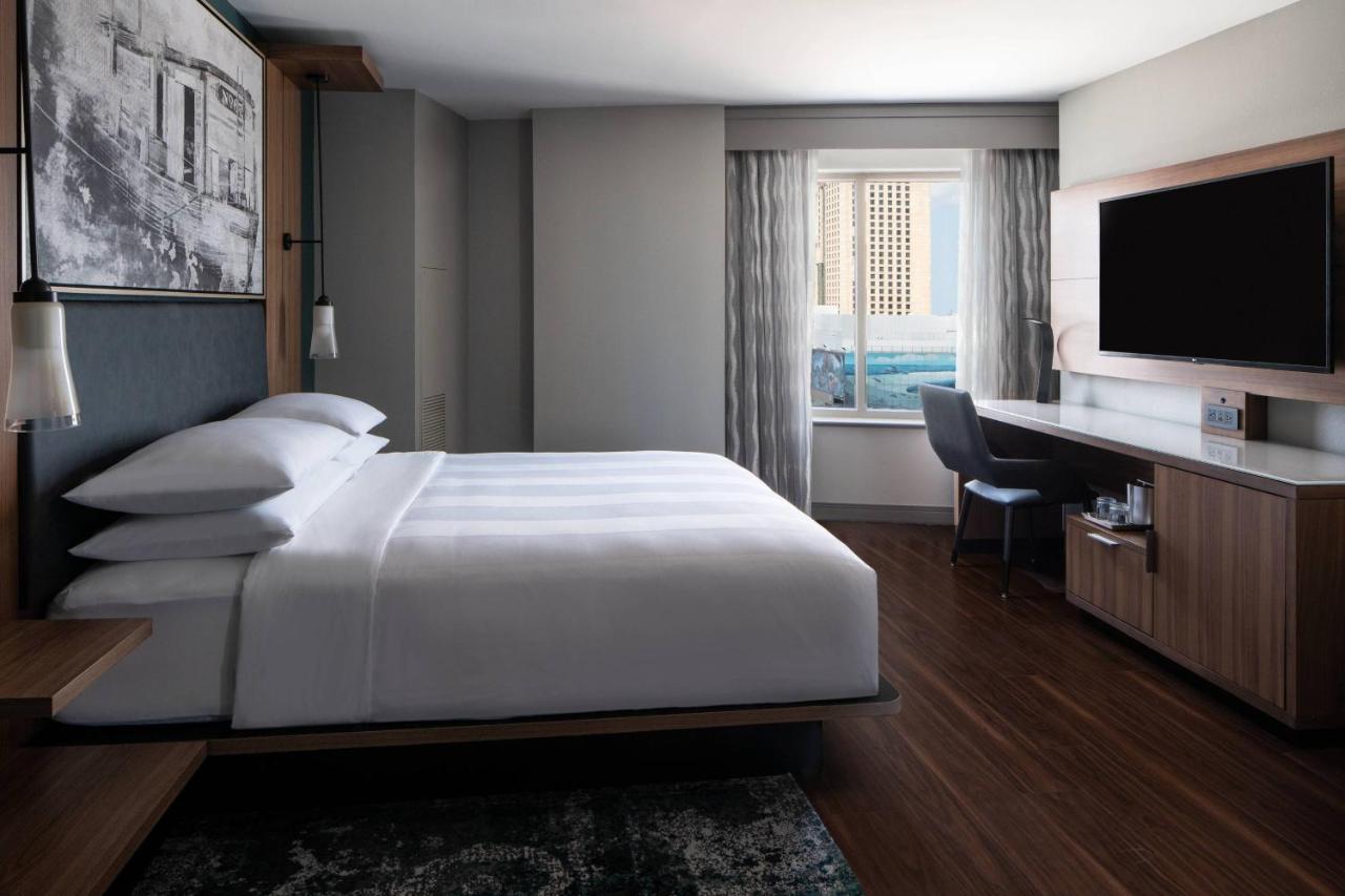 Junior Suite at New Orleans Marriott Warehouse Arts District