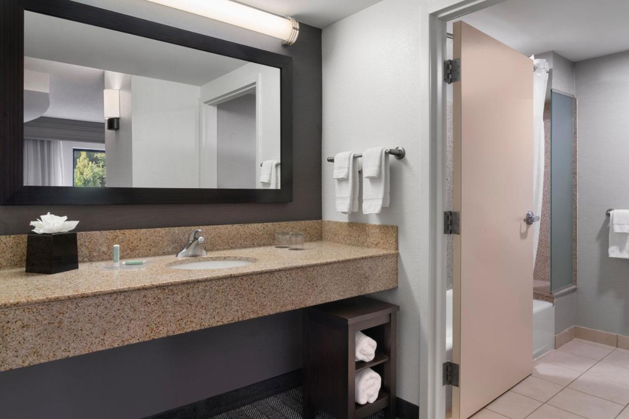 | Courtyard Richmond North/Glen Allen