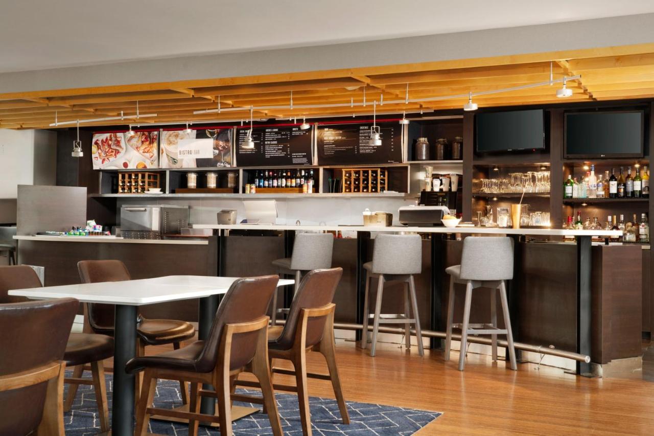 | Courtyard Richmond North/Glen Allen