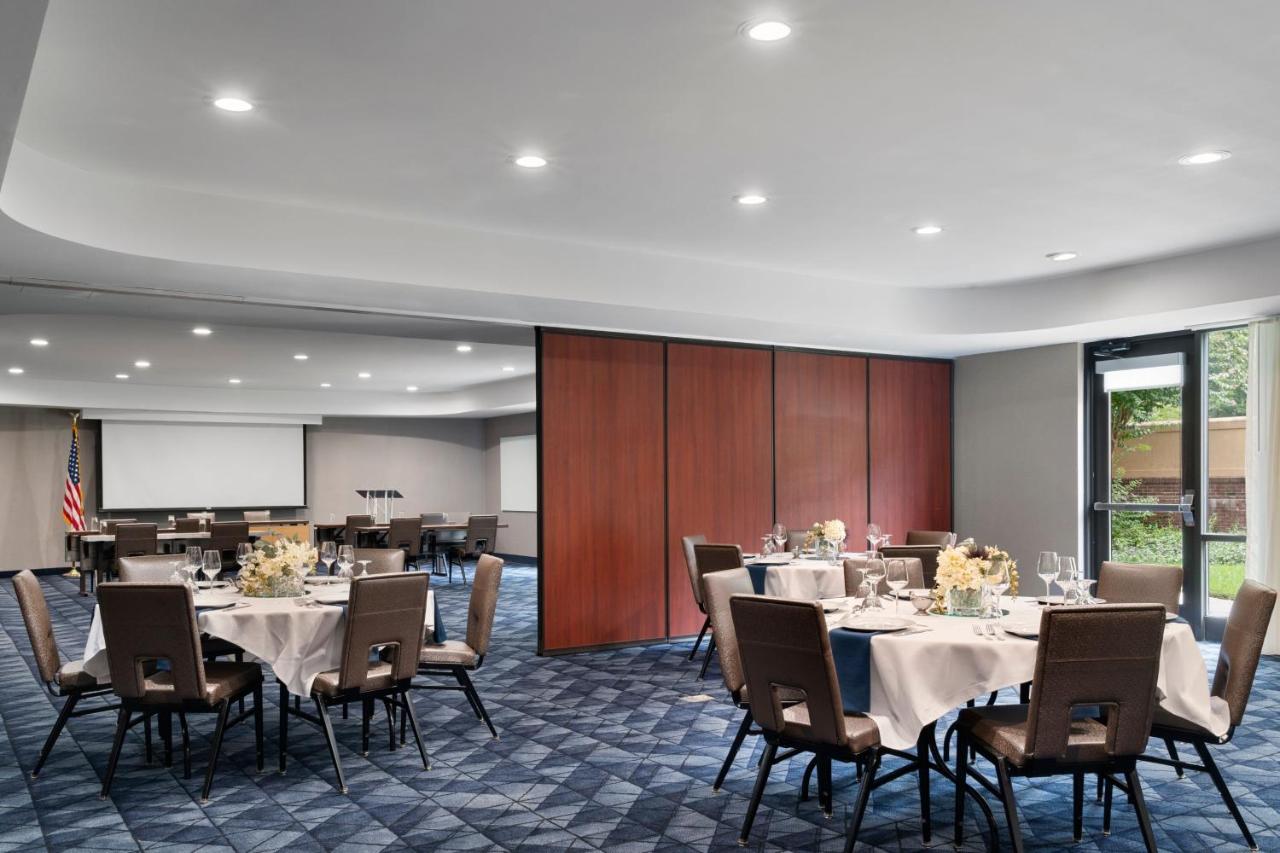 | Courtyard Richmond North/Glen Allen